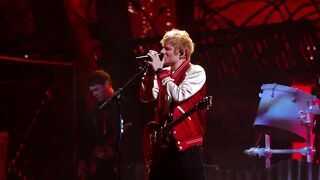 Ed Sheeran – Bad Habits (feat. Bring Me The Horizon) [Live at the BRIT Awards 2022]