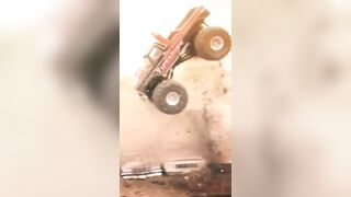 #Truck #MiniAdventure #OffRoad #MiniatureTrucks #ScaleTrucks Monster Trucks Jump & Crash compilation