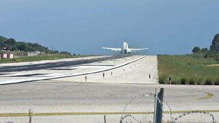 DANGEROUS JETBLAST | Boeing 737-800 Takeoff from SKIATHOS, Greece | Jetblast into Beach! [4K]