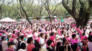 Celebrity singer Bituin Escalante sings the national anthem. The “Pink Sunday” Quezon City rally