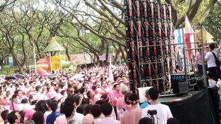 Celebrity singer Bituin Escalante sings the national anthem. The “Pink Sunday” Quezon City rally