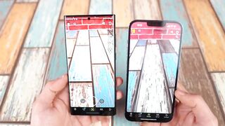 Samsung Galaxy S22 Ultra Instagram & Snapchat Test vs iPhone 13 Pro Max!