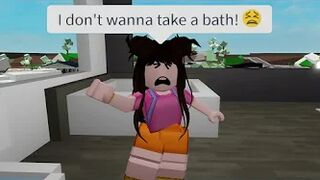 When your daughter hates to take a bath???? (Roblox Meme)