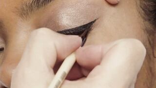 Easy Winged Liner With Celebrity Make Up Artist Michael Ashton