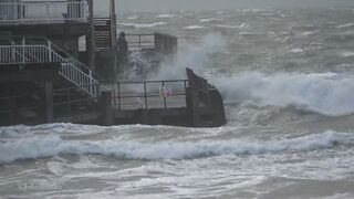 Storm Eunice blasts Bournemouth and Boscombe beach as 100mph winds lash south coast of England