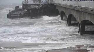 Storm Eunice blasts Bournemouth and Boscombe beach as 100mph winds lash south coast of England