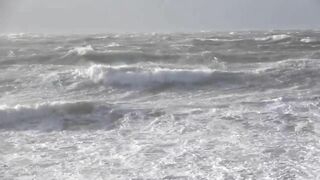 Storm Eunice blasts Bournemouth and Boscombe beach as 100mph winds lash south coast of England