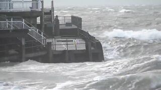 Storm Eunice blasts Bournemouth and Boscombe beach as 100mph winds lash south coast of England