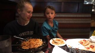 JOHNNY CARINO'S ITALIAN RESTAURANT IN PIGEON FORGE *HONEST REVIEW* TRAVEL VLOG