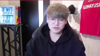 Gumayusi: 'Faker is a bad coach' =))) | T1 Stream Moments