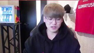 Gumayusi: 'Faker is a bad coach' =))) | T1 Stream Moments
