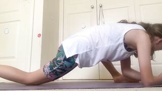 aprils stretching routine! ????