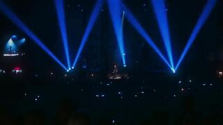 Mart Hoogkamer - Vergeet Nooit Waar Je Vandaan Komt (Live In Ahoy 2022) [Officiële videoclip]