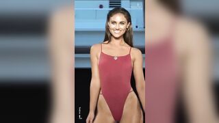 ???? Bikini Show: Steph Rayner