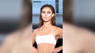 ???? Bikini Show: Steph Rayner