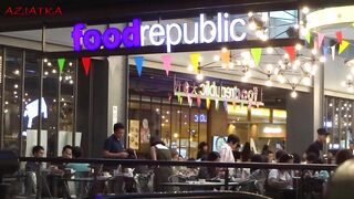 Bangkok Thailand - Hot Thai food in the restaurant - Travel Vlog 14b