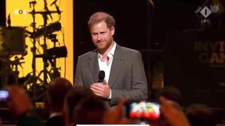 Meghan Introducing Harry For the Invictus Games