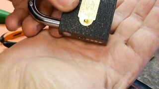 Locksmiths Don't Want You Know This! Open Lock Without Key