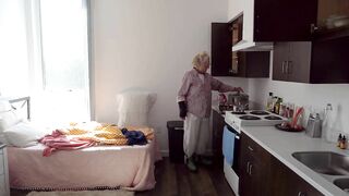 HEARTWARMING Homeless Woman Gets an Apartment