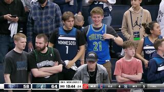 Crazy Fan Runs on Court During Grizzlies-Timberwolves Game ????