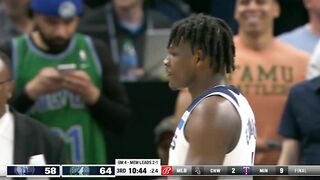 Crazy Fan Runs on Court During Grizzlies-Timberwolves Game ????