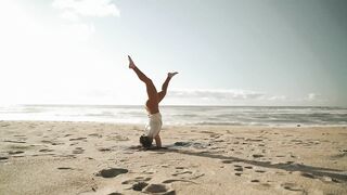 Yoga next to the Ocean - practice in Portugal