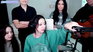 Sykkuno Plays Fuslie's Guitar On Stream