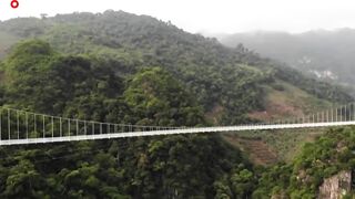 Dit is de langste glazen brug ter wereld