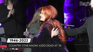 Naomi Judd Remembered by Daughters at Country Music Hall of Fame Ceremony | PEOPLE