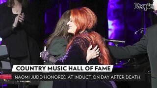 Naomi Judd Remembered by Daughters at Country Music Hall of Fame Ceremony | PEOPLE