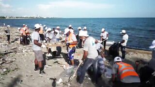 I Cleaned The World’s Dirtiest Beach #TeamSeas