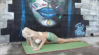 Yoga art, relaxing leg stretching ???????? #hotyoga #bikiniyoga #relax #yogachellenge ????