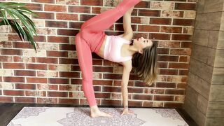 Middle Splits with Yoga and Gymnastics | Stretching time | Contortion #contortion #gymnastics #yoga