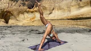 Beach Yoga in Bikini with Freya, Natural Waves Sound, Spirituality flexibility and Stretch 요가