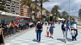 Alicante Beach - Where to get the Airport Bus 3.85 Euros and Slow !