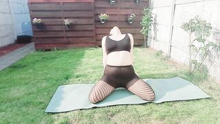 YOGA CLASS! IN A CLEAN GARDEN