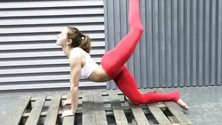 Beginner Splits Tutorial. Half Moon Pose/ Hip Opening/ Fitness & Yoga Reels