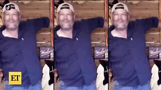 Blake Shelton Does CHAOTIC TikTok Dance to Lizzo's Hit