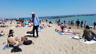 4K Beach Walk - Barcelona Spain - Sant Miquel Beach - 2022