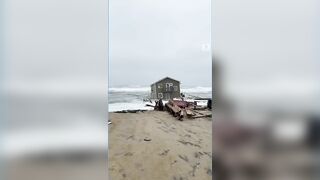 North Carolina beach house collapses into Atlantic l ABC News