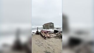 North Carolina beach house collapses into Atlantic l ABC News