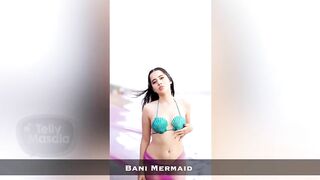 ???? H0T Jalpari Urfi Javed Poses At The Beach, Wears Most Revealing Outfit