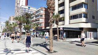 BENIDORM ???????? LEVANTE BEACH BARS MAY 2022 Costa Blanca Spain Walking Tour 4K