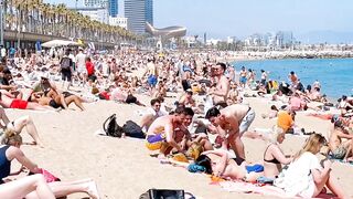 Barcelona beach walk / beach Barceloneta