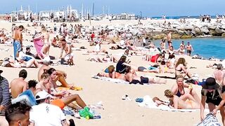 Barcelona beach walk / beach Barceloneta