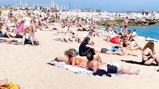 Barcelona beach walk / beach Barceloneta