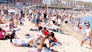 Barcelona beach walk / beach Barceloneta