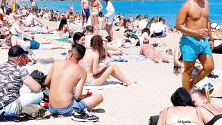 Barcelona beach walk / beach Barceloneta