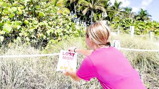 Maggie LOST HER MOM and trying to find her in the beach!