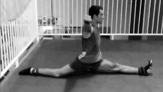 CONDITIONING: FRONT SPLIT  passive stretching  / SPACCATA SAGITTALE: stretching  passivo, asana YOGA